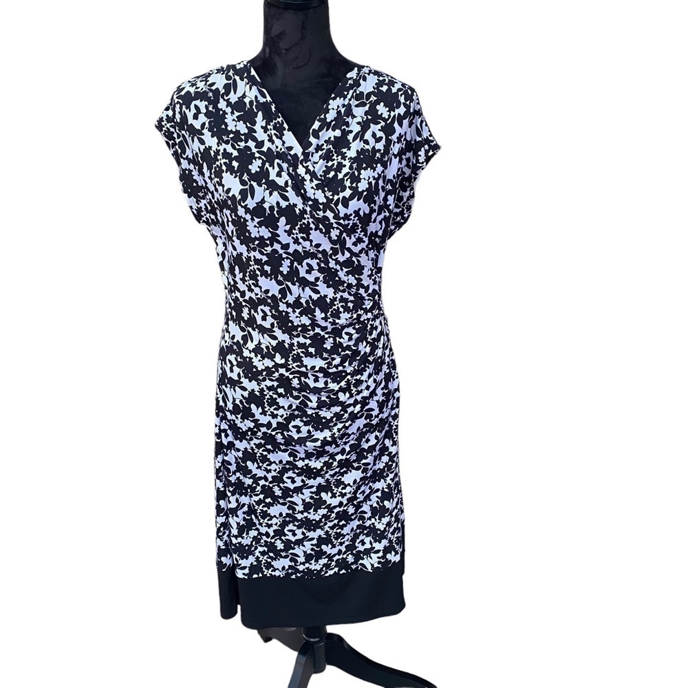 NEW‎ York and company dress size medium. - Picture 9 of 11